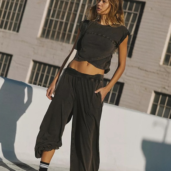 Free People FP Movement Hot Shot Crossover Cropped Muscle Tee Top - Picture 2 of 5